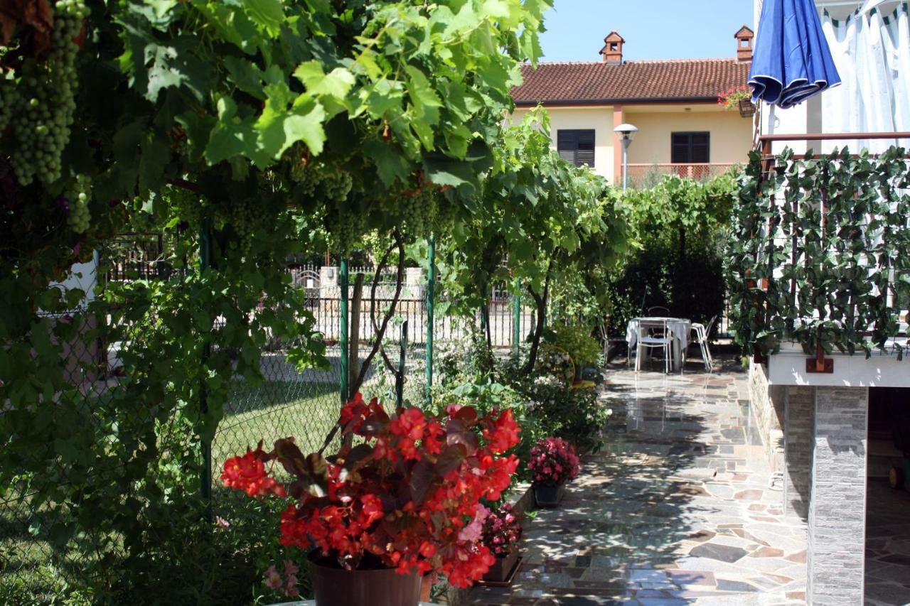 Apartment Vera Umag Exterior foto